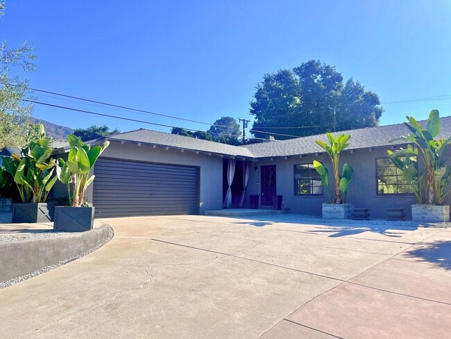 Glendora 4-Bedroom Home with Pool - Glendora 4-Bedroom Home with Pool