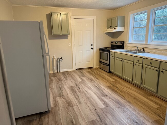 Photo - 135 W 10th St