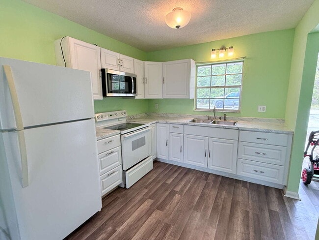 Photo - 2-Bedroom and 2Bathroom Fenced Half Duplex