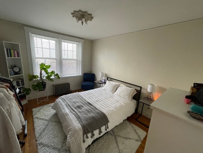 Building Photo - 1945 Commonwealth Ave Unit 23