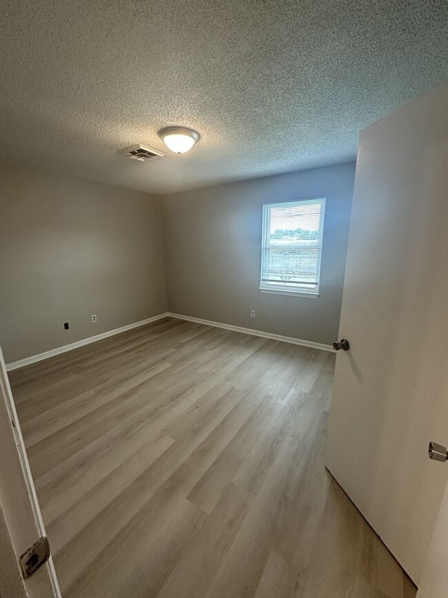 Photo - 446 9th St SE