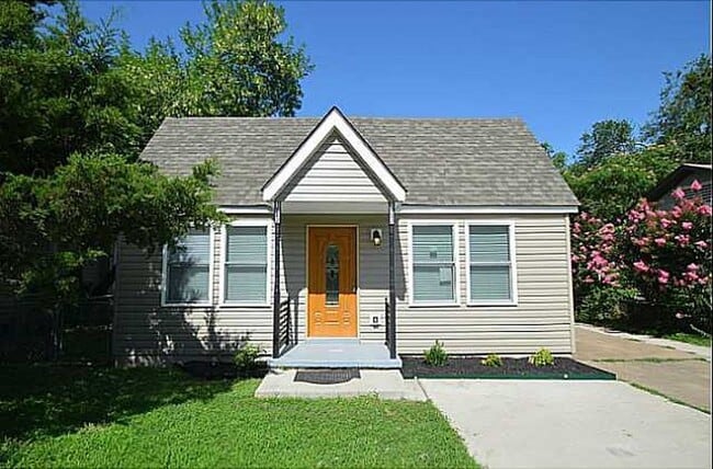 Photo - 1502 Barkley St