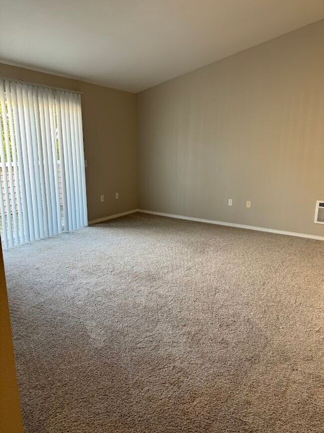 Photo - Life Just Got Better Come See For Yourself At Powell Court Apartments!! Unit 52