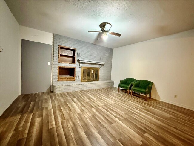 Photo - 1013 W 3rd St