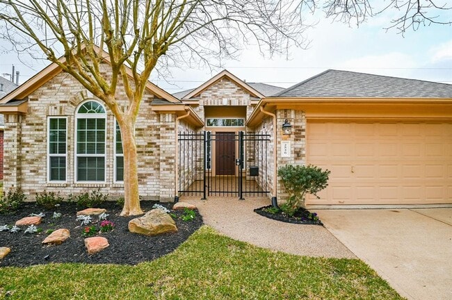 Photo - 2526 Lake Dale Ln