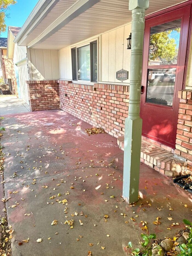 Photo - 2456 Silver Fir Ave