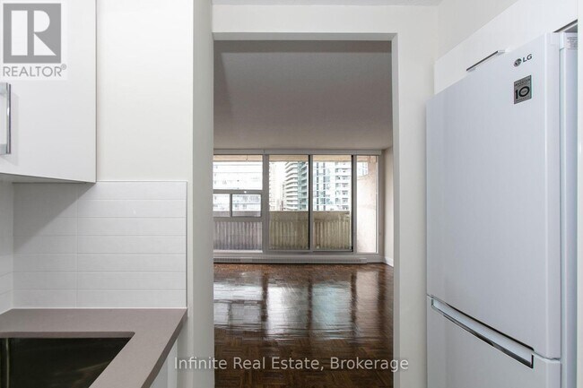 Photo - 33 Isabella St Unit 814