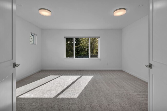 Photo - Stunning 5 Bedroom Home with Guest Suite, Modern Kitchen & Fenced Yard