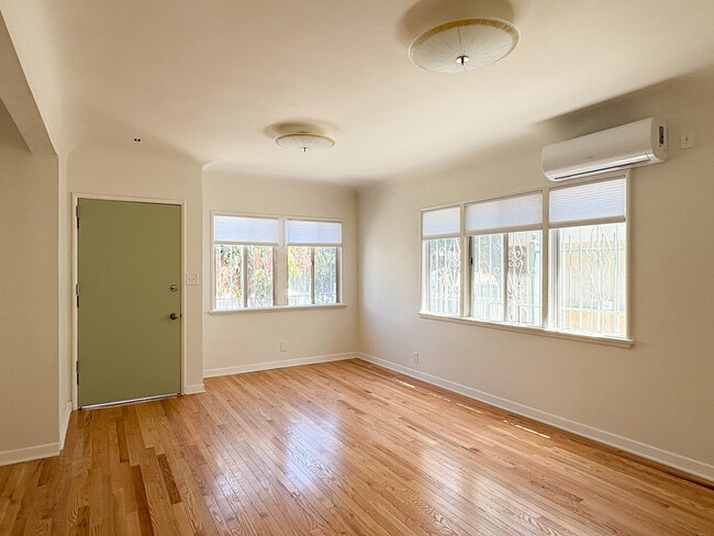 Living room - 1041 Wilcox Ave Unit 1041