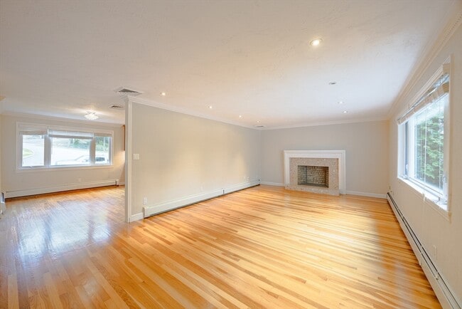 Photo - 6 Peachtree Ln
