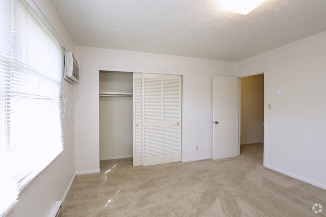 2BR Town Home - Bedroom