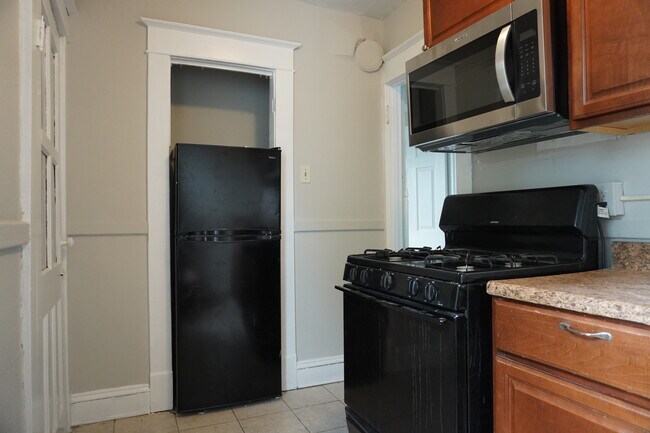 Photo - 890 Maplewood Ave Unidad 2