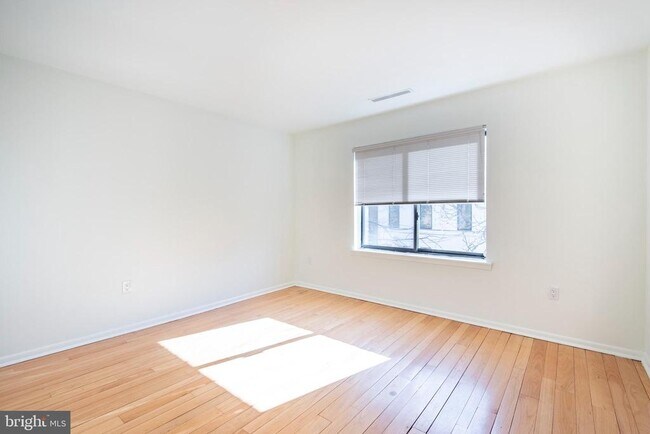 Photo - 327 Monroe St Unit B