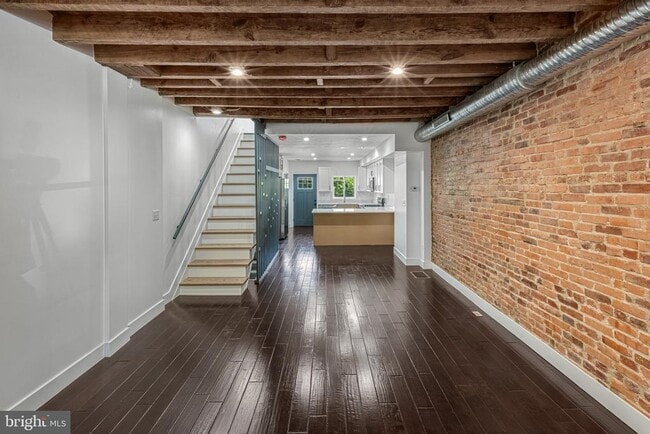 Building Photo - 325 W Lorraine Ave