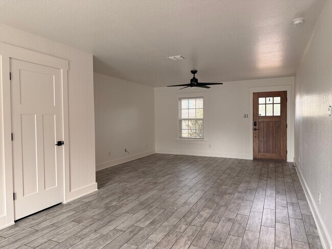 12710 Clearwater Cv