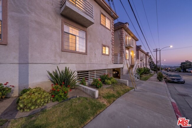 Photo - 2256 Montrose Ave Unit 2