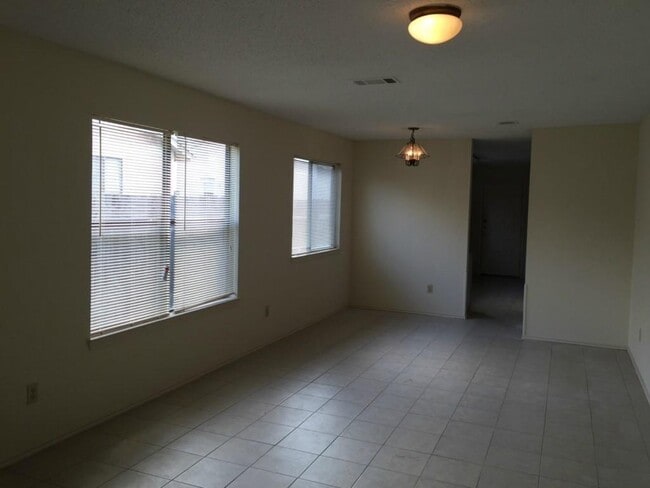 Photo - 607 Luther Dr