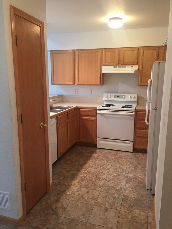 Photo - Beautiful 2 Bedroom + Loft Townhome in Lov...