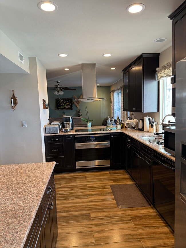 Cocina - 7010 Dennison St