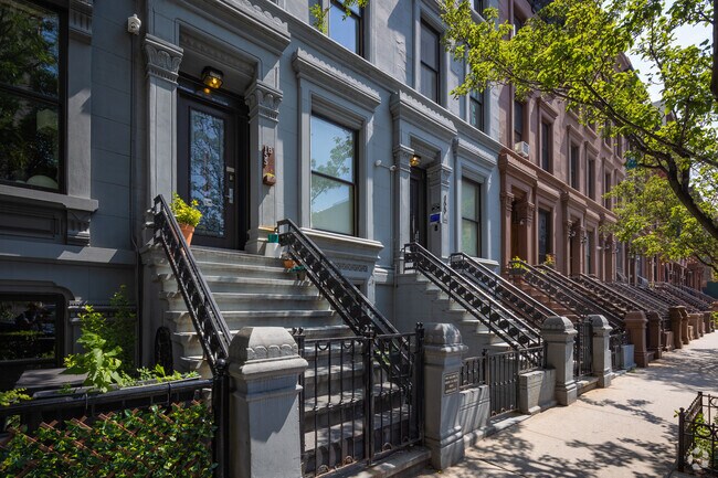 Entrance - 155 W 126th St