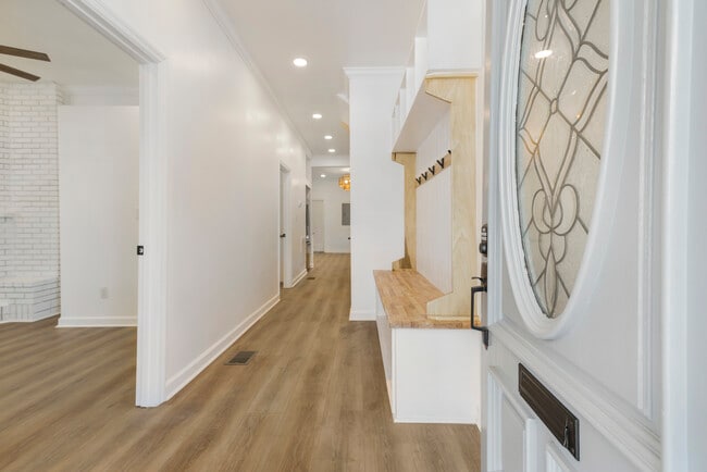 Photo - 711 W 44th St Unit 1