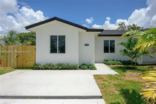 Building Photo - 10745 SW 217th St Unit B