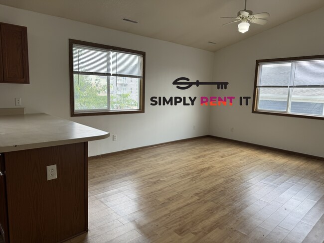 Photo - 3 Bedroom 2 Bathroom with Internet! Unit 3