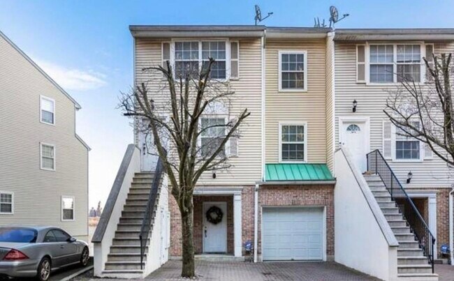 Building Photo - 32 Bergen Ridge Rd Unit 2