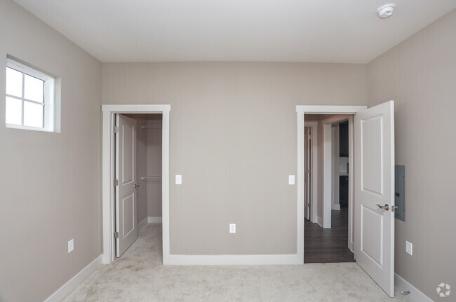 1BR, 1BA - 800 SF