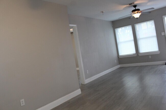 Photo - 5305 Southlea St