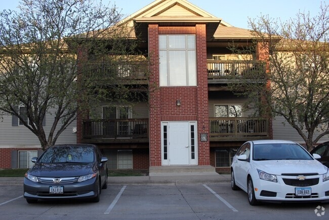 Building Photo - 2266 Holiday Rd Unit 301 Rental