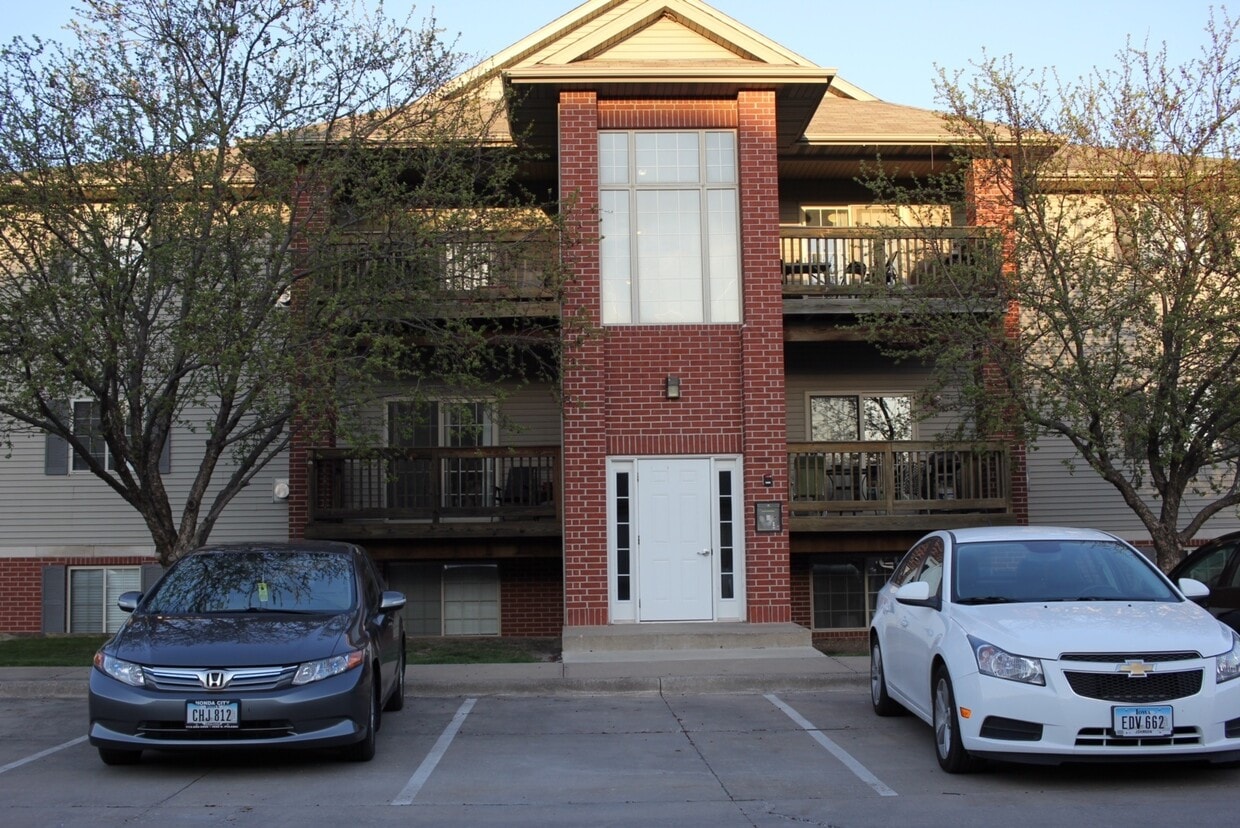 Photo - 2266 Holiday Rd (Coralville, IA)