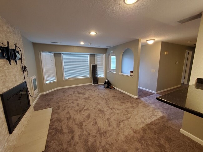 Photo - CUTE House with fenced yard & AIR-CONDITIONING in Lynnwood/N Bothell area