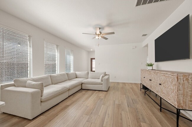 Photo - 1216 W Yarrow Ave