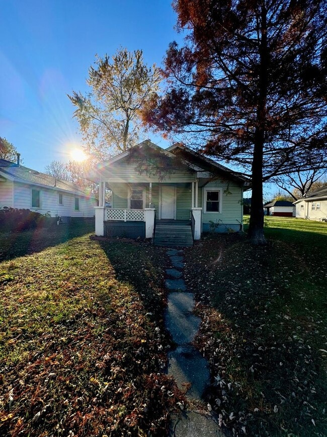 2219 N Bolivar Rd