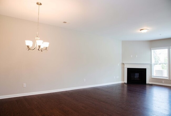 Photo - 1210 Foxcroft Ln