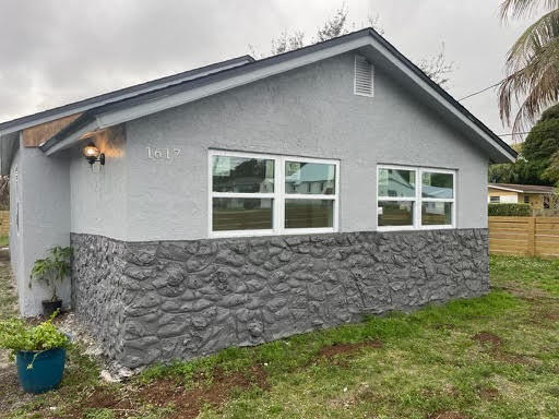 Building Photo - 1617 Avenue E