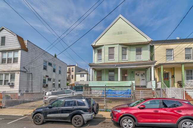Building Photo - 218 Lembeck Ave Unit 1 Rental