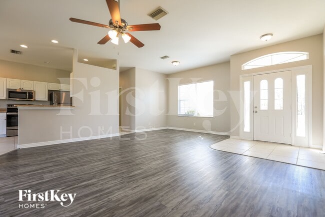 Photo - 2474 Saybrook Ave