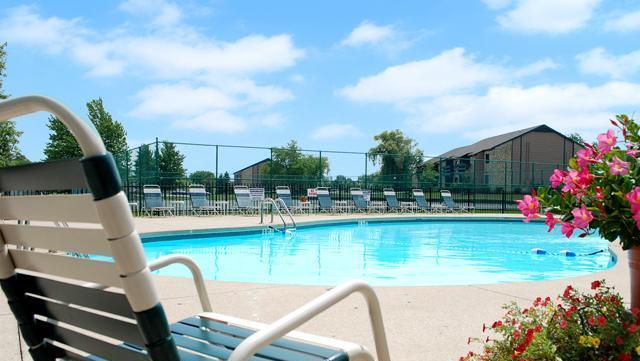¡Espectacular piscina - Stone Pointe Village Apartamentos