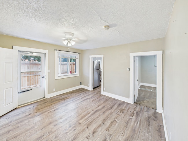 Photo - 404 S Race St