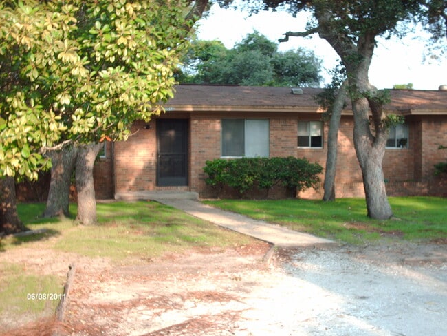 Building Photo - 1006A Holton Ave Unit 1006 A Holton Ave Rental