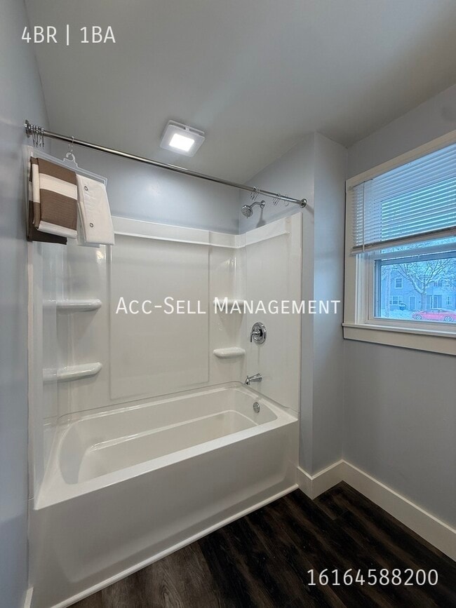 Photo - 745 7th St NW