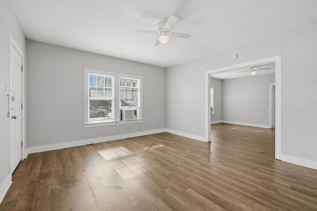 Photo - 702 Grape St