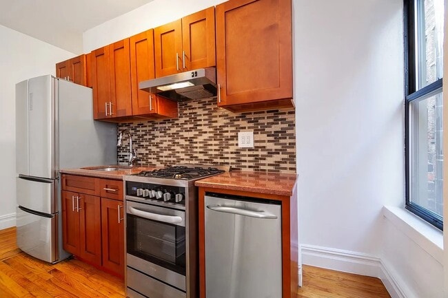 Photo - 164 Waverly Pl Unit 4D