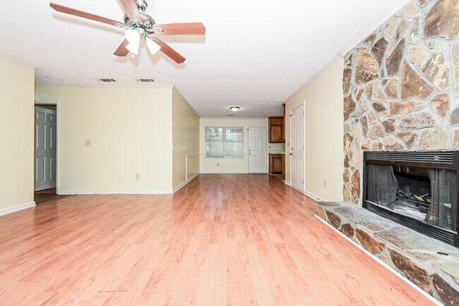 Photo - 155 Victoria Dr