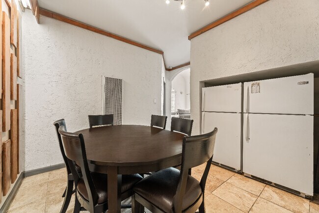 Photo - 2814 Ellendale Pl