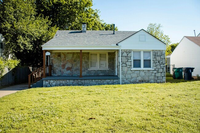 Photo - 2420 NE 25th St