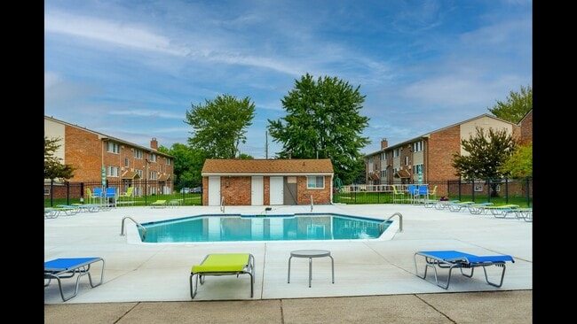 Photo - Cove on 10 - Warren, MI