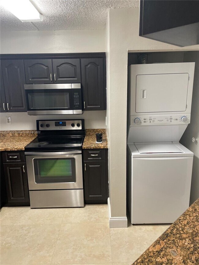 Photo - 6045 NW 186th St Unidad 301